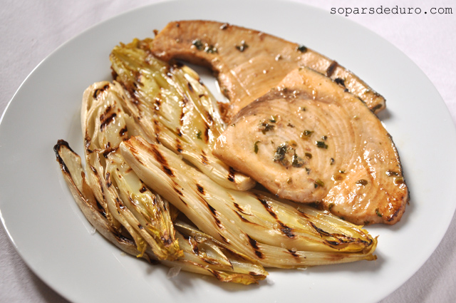 Emperador amb endívies a la planxa